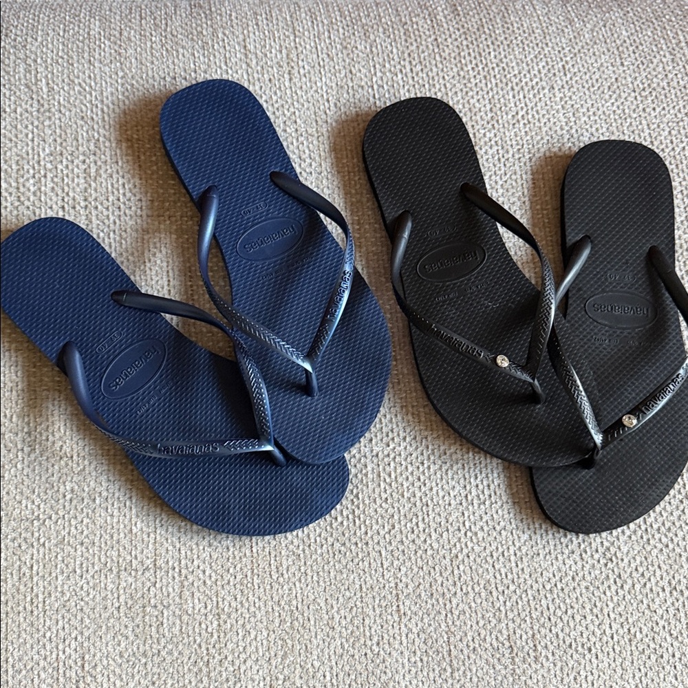 Havaianas Navy and Black Flip Flops
Swarovski Crystals on Black